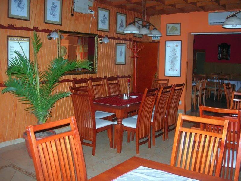 Fenyves Fogado Hotel Szurdokpuspoki Luaran gambar