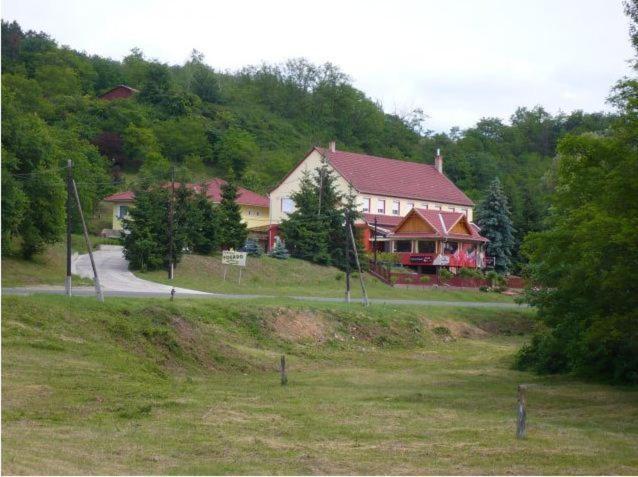 Fenyves Fogado Hotel Szurdokpuspoki Luaran gambar