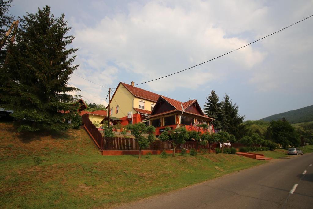 Fenyves Fogado Hotel Szurdokpuspoki Luaran gambar
